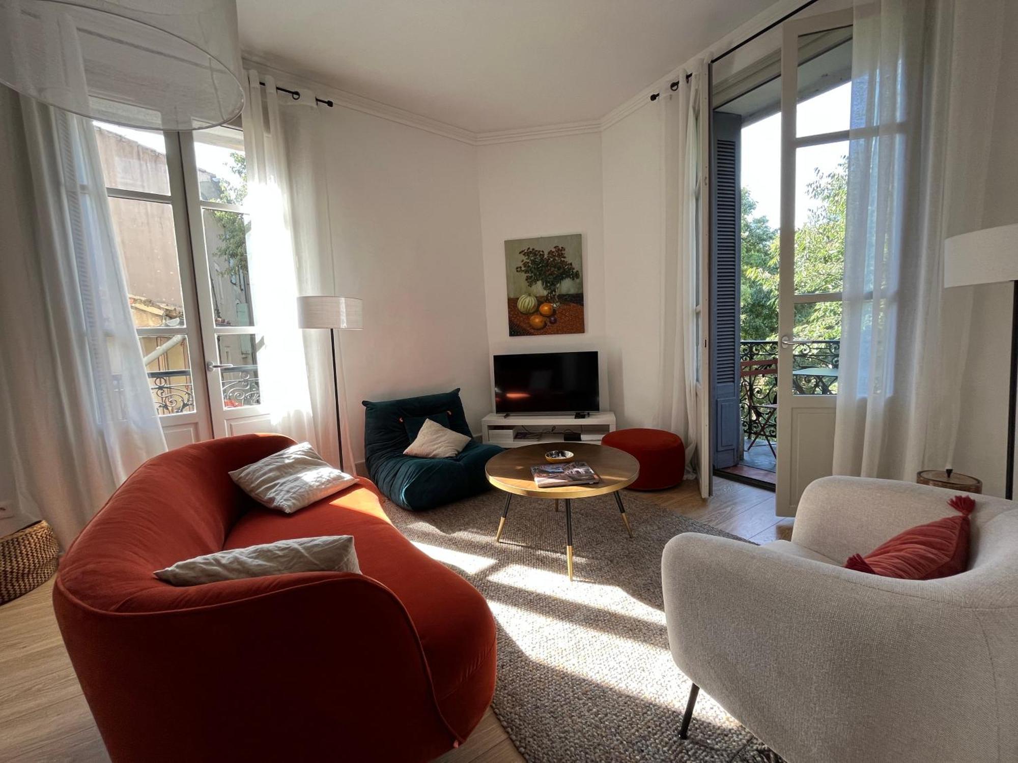 Nimes , Appartement Renove Dans Immeuble Classe. Exterior foto
