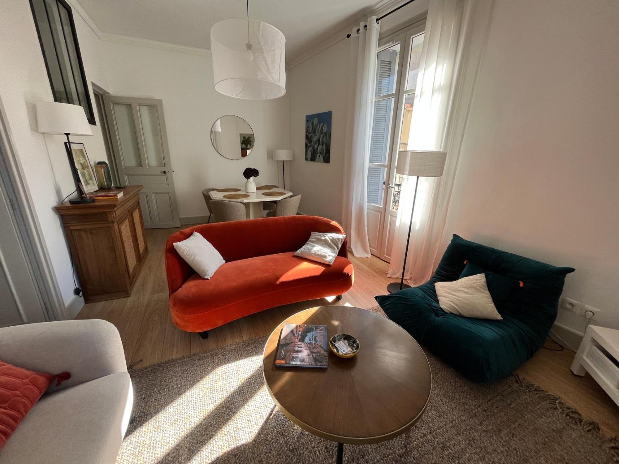 Nimes , Appartement Renove Dans Immeuble Classe. Exterior foto