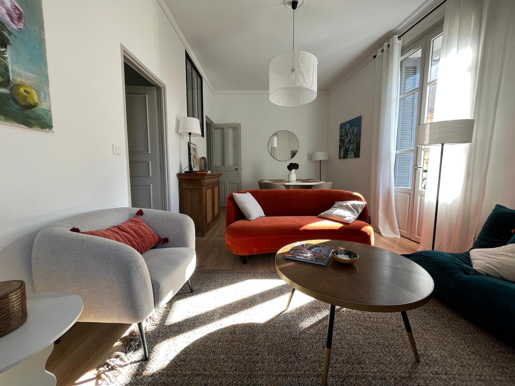 Nimes , Appartement Renove Dans Immeuble Classe. Exterior foto